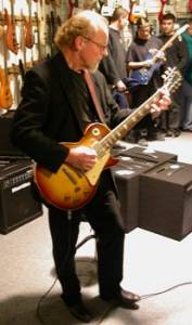 Martin Barre mit seiner Gibson Les Paul 1959