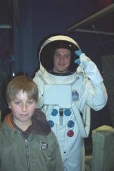 Lukas mit Astronaut