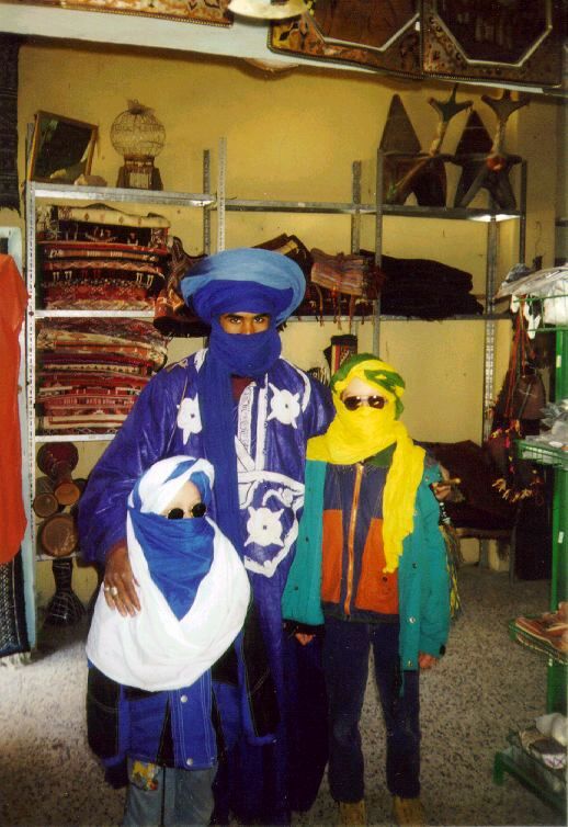 Lukas und Jan mit Tuareg in Douz