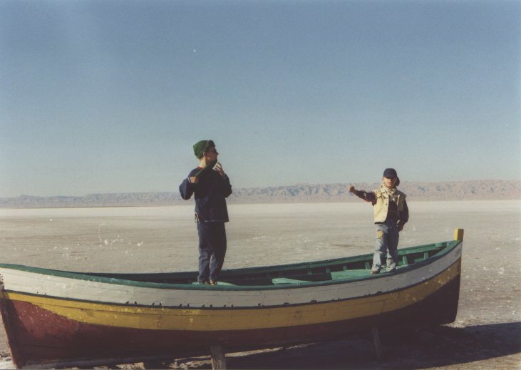 Kinder im Boot auf dem Schott el Djerid