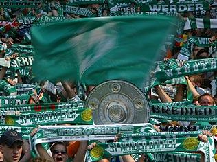 Jubelnde Fans des SV Werder Bremen