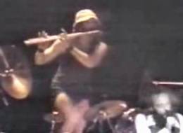 Barriemore Barlow auf der Flöte