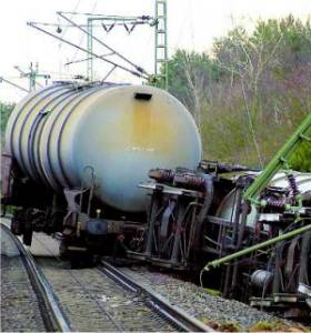 Verkeilte Güterwaggons beim Bahnhof Rotenburg/Wümme