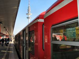 Hamburger S-Bahn mit Tele-Michel