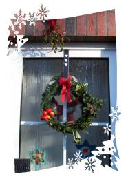Weihnachtliche Dekoration: Eingangstür