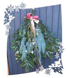 Weihnachtliche Dekoration: Fahrradschuppen