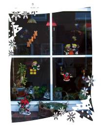 Weihnachtliche Dekoration: Wohnzimmerfenster